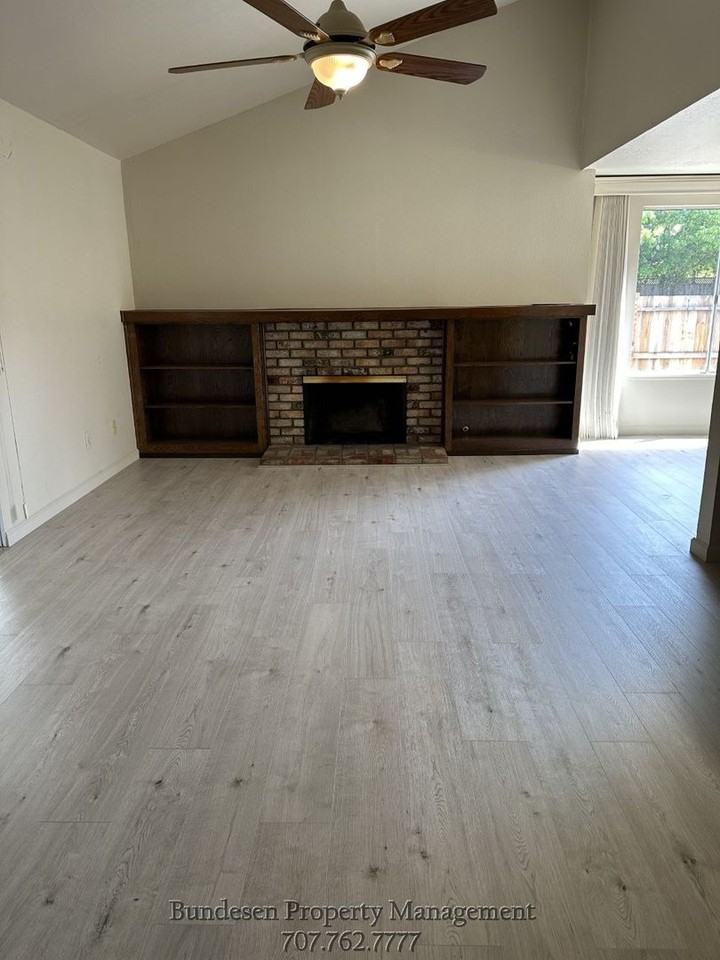 3200 Niagara Way - Photo 6 of 17