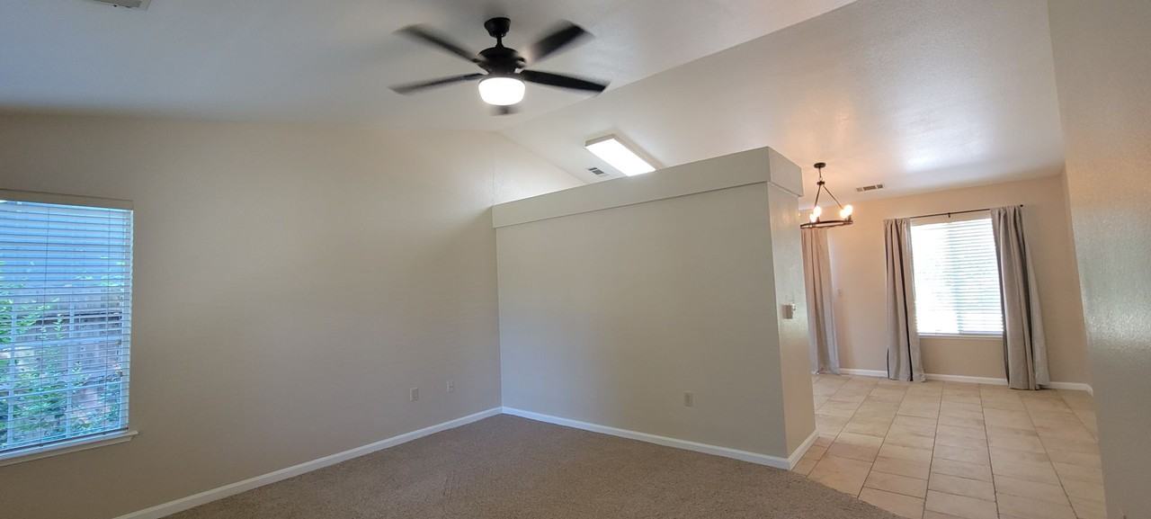 2154 Hemingway St - Photo 3 of 17