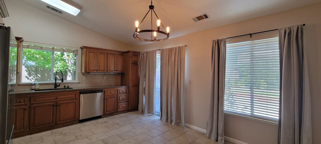 2154 Hemingway St - Photo 6 of 17