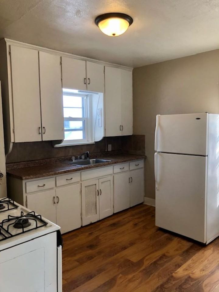 717 Adams St - Photo 4 of 8