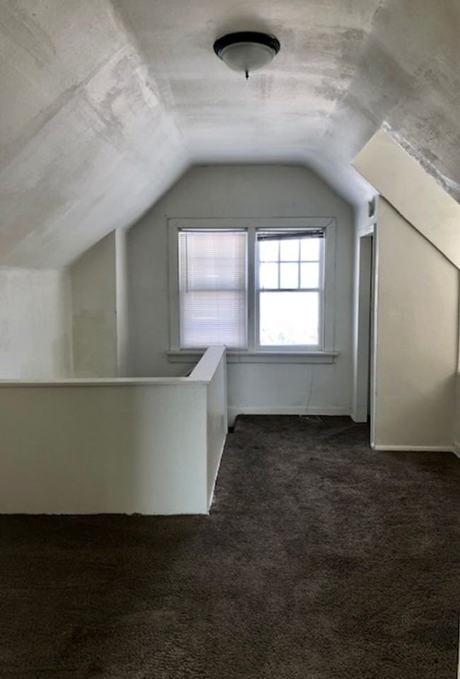 717 Adams St - Photo 7 of 8
