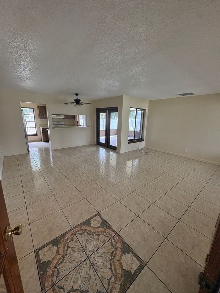 11 Trophy Ln - Photo 2 of 17