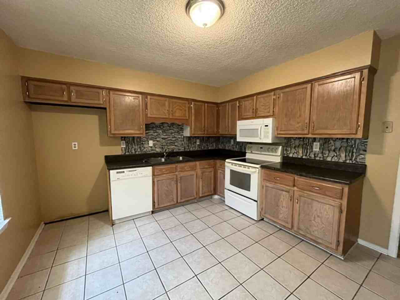 7386 Northbrook Dr - Photo 2 of 10