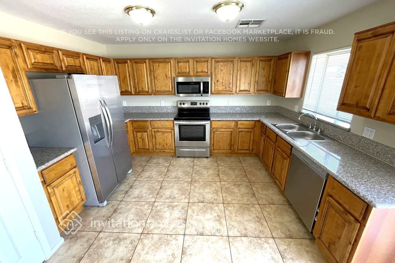 5552 W Minton Ave - Photo 3 of 5