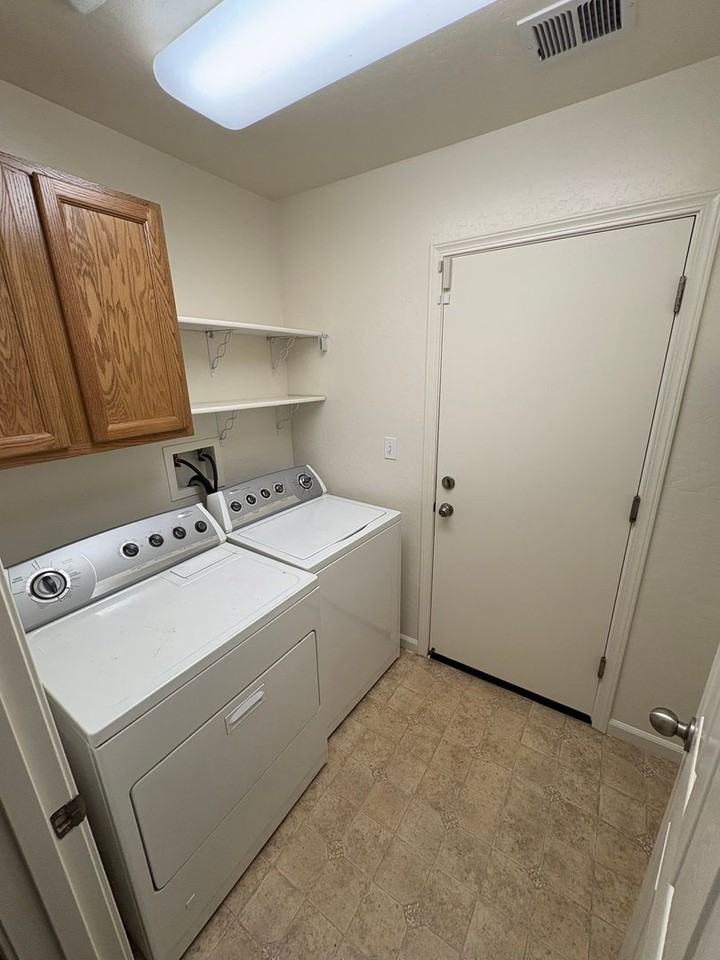 4704 W Rialto Ave - Photo 5 of 38