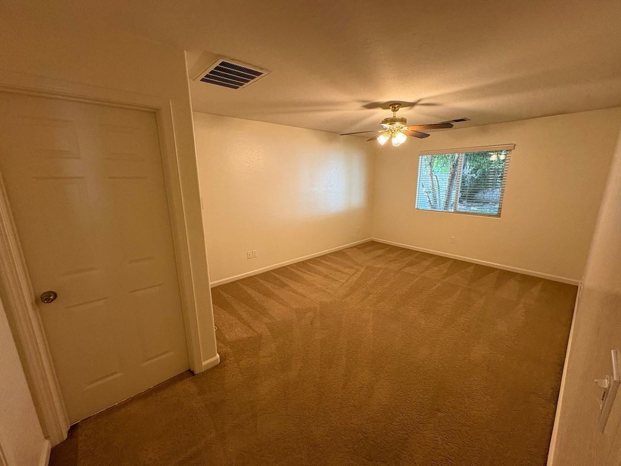 4704 W Rialto Ave - Photo 6 of 38