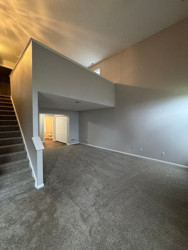 644 Springtree Ln - Photo 6 of 20