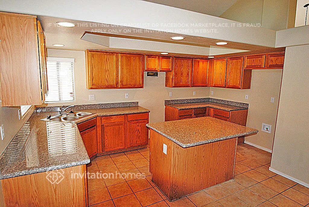 7914 W Claremont St - Photo 3 of 15
