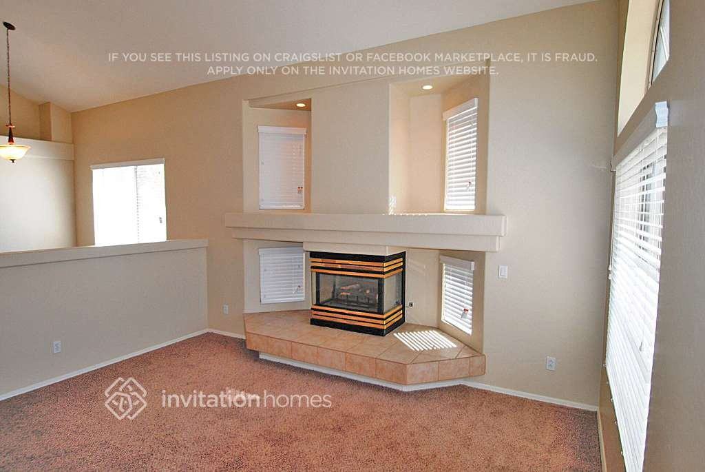 7914 W Claremont St - Photo 5 of 15