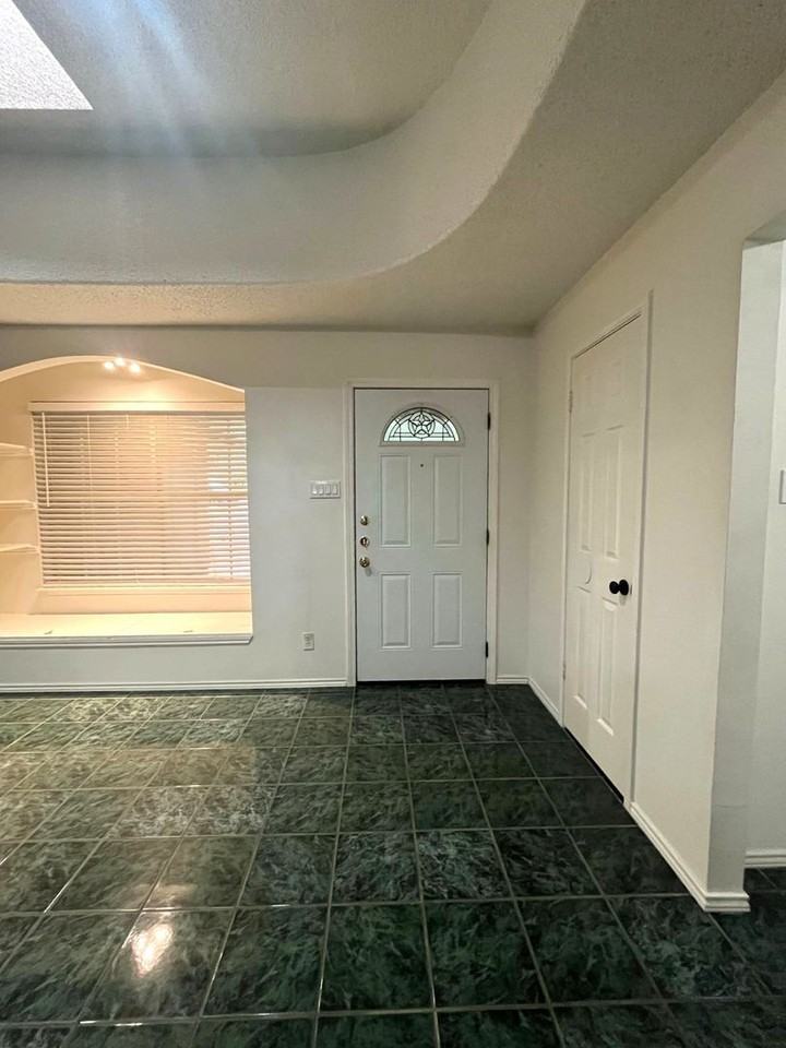 1918 Summerwood Dr - Photo 3 of 17