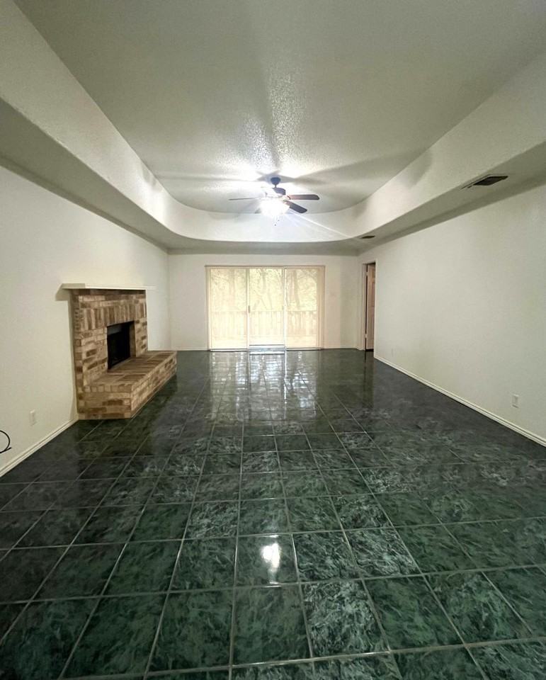 1918 Summerwood Dr - Photo 5 of 17