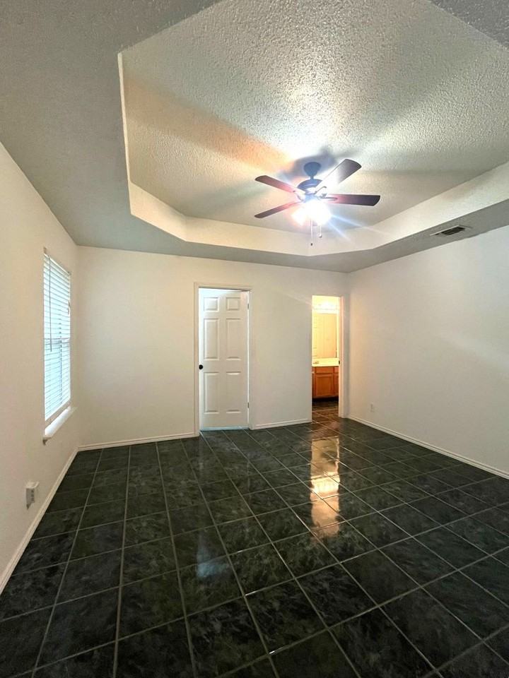1918 Summerwood Dr - Photo 7 of 17