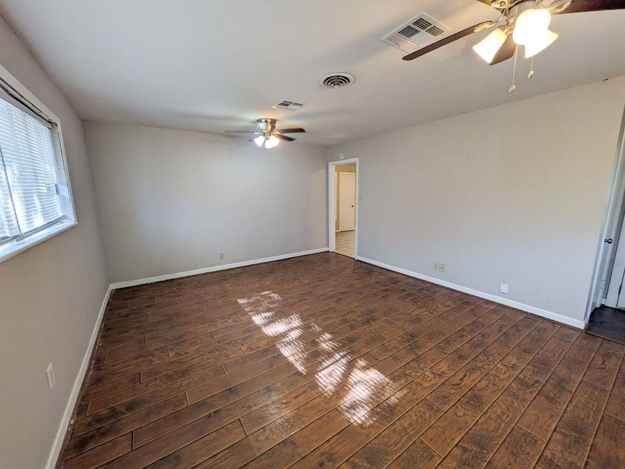 2109 Coronado Pl - Photo 2 of 17