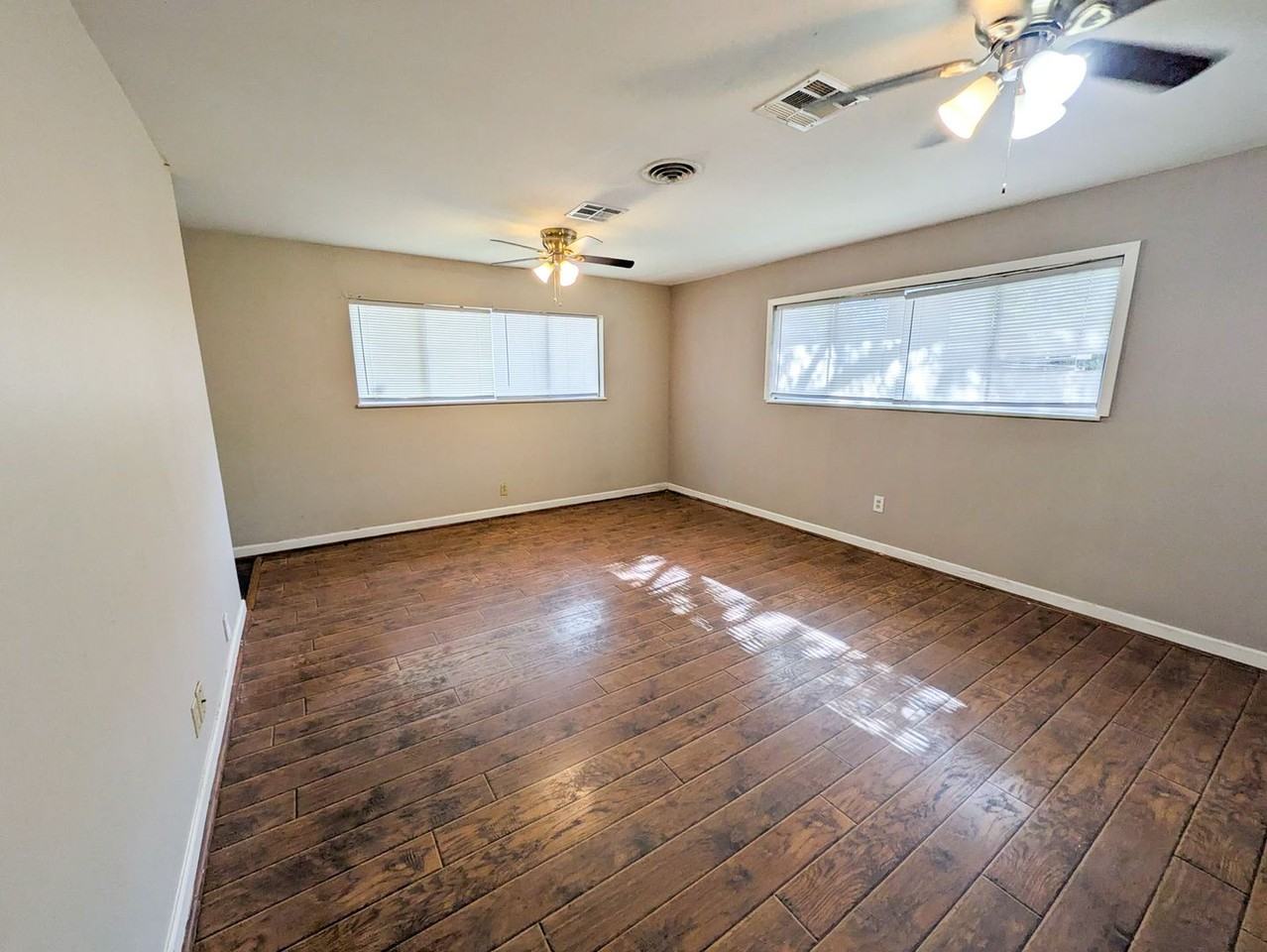 2109 Coronado Pl - Photo 3 of 17