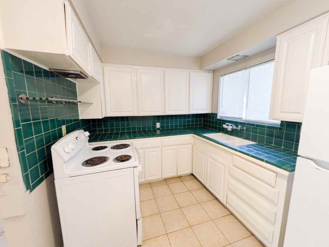 2109 Coronado Pl - Photo 4 of 17