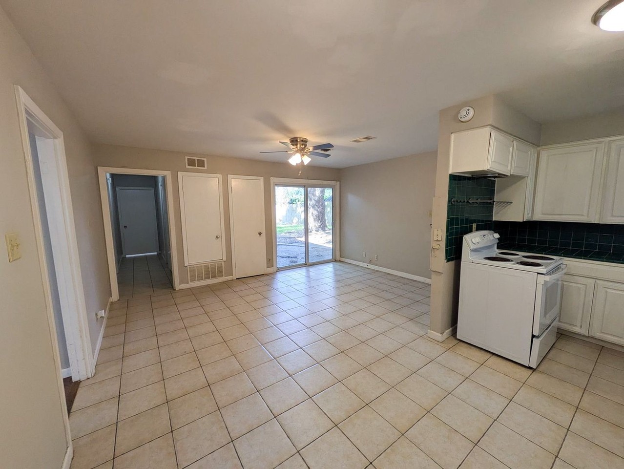 2109 Coronado Pl - Photo 5 of 17