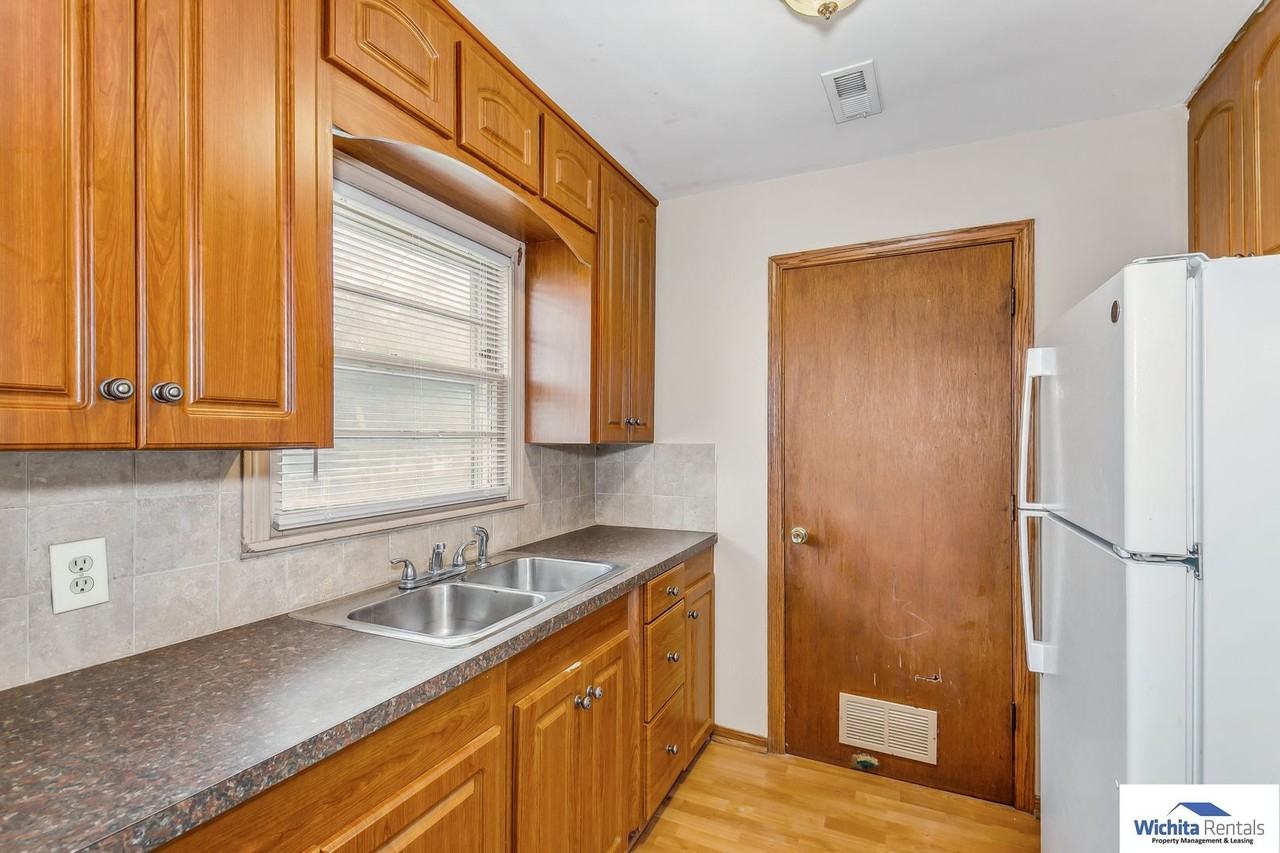 2219 N Estelle St - Photo 7 of 15