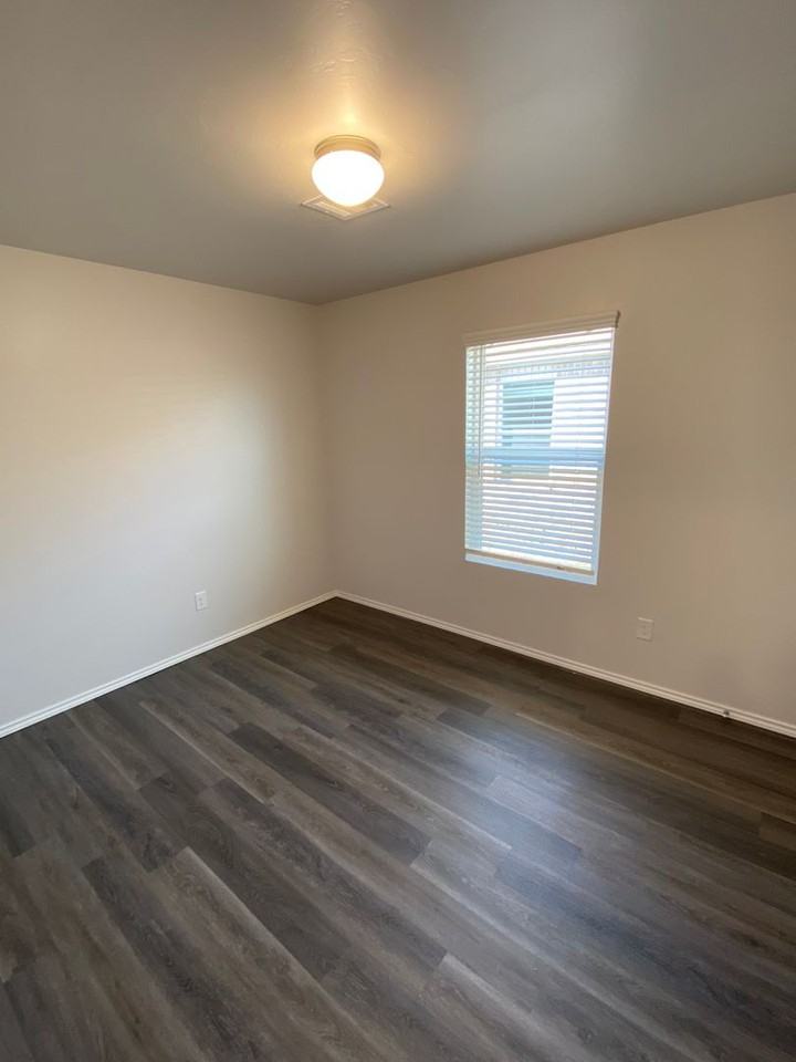 2027 Taylor St - Photo 7 of 22