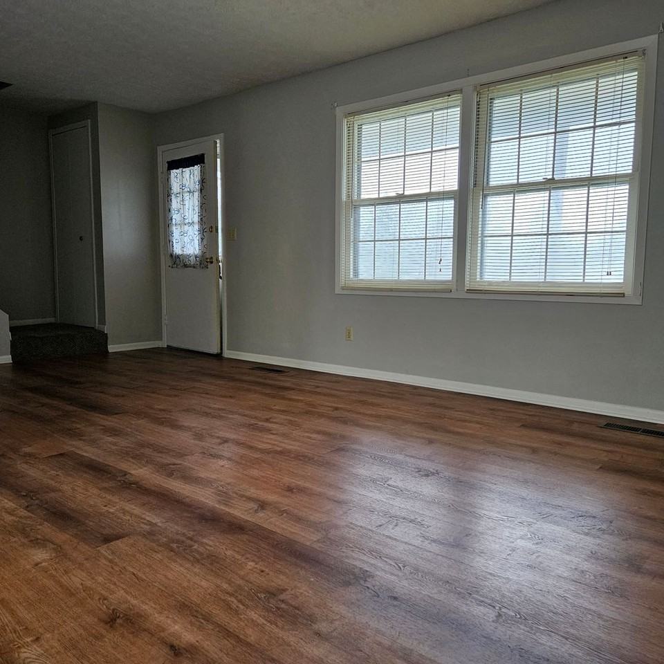1252 Colonial Dr - Photo 2 of 22