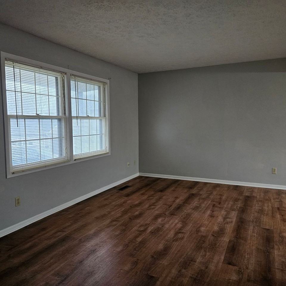 1252 Colonial Dr - Photo 3 of 22