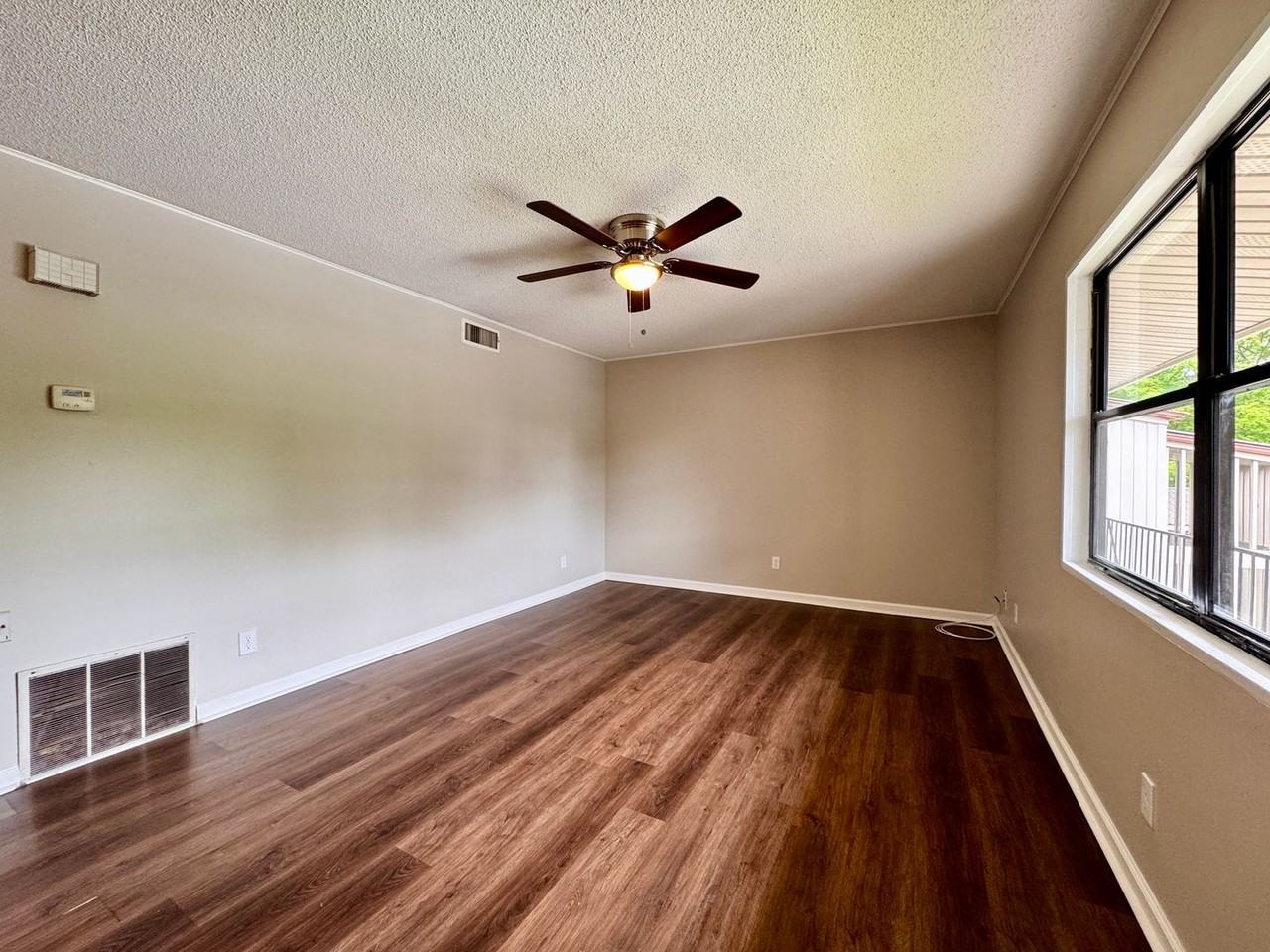 330 S 17th St - Photo 3 of 11