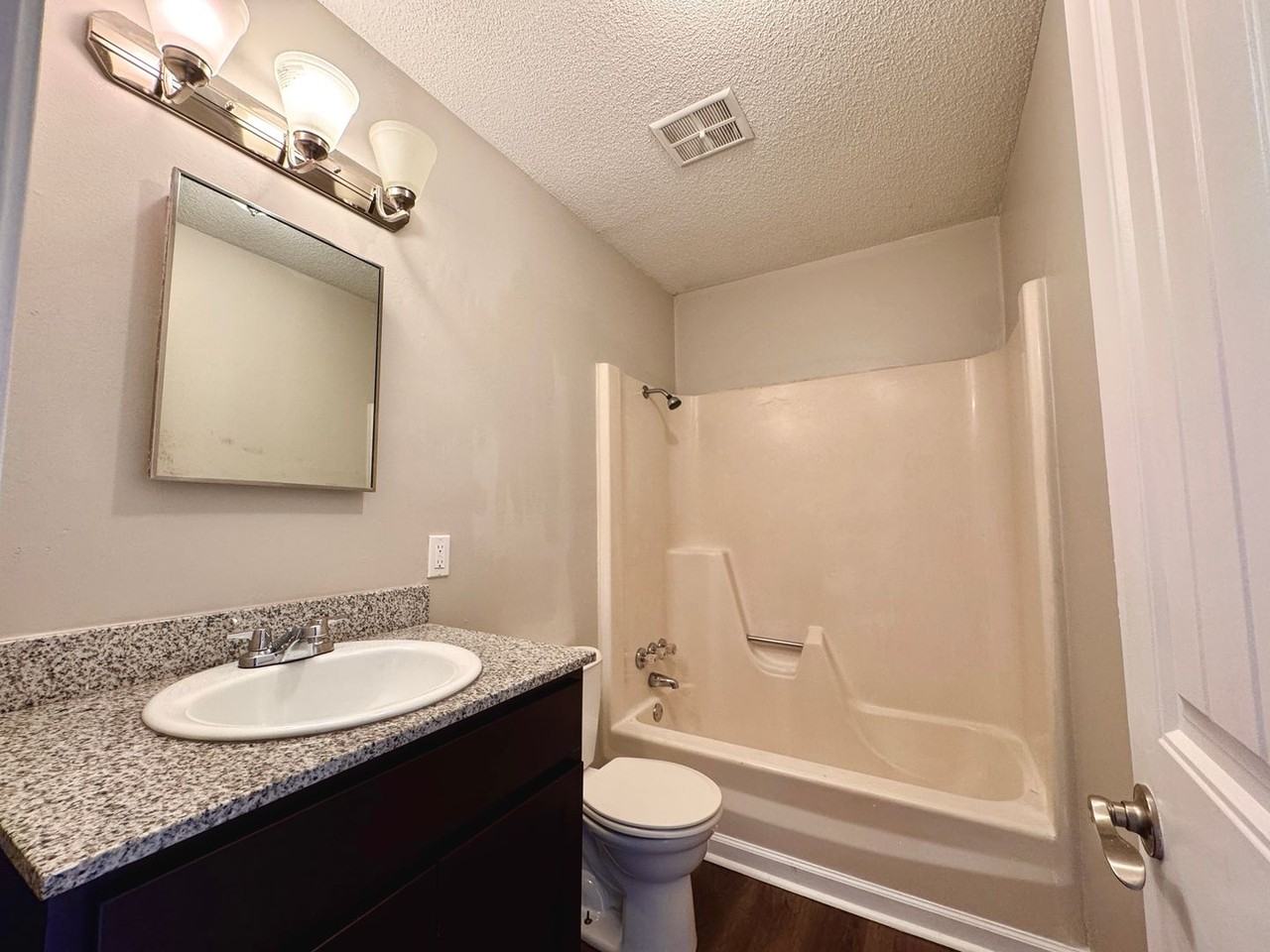 330 S 17th St - Photo 5 of 11