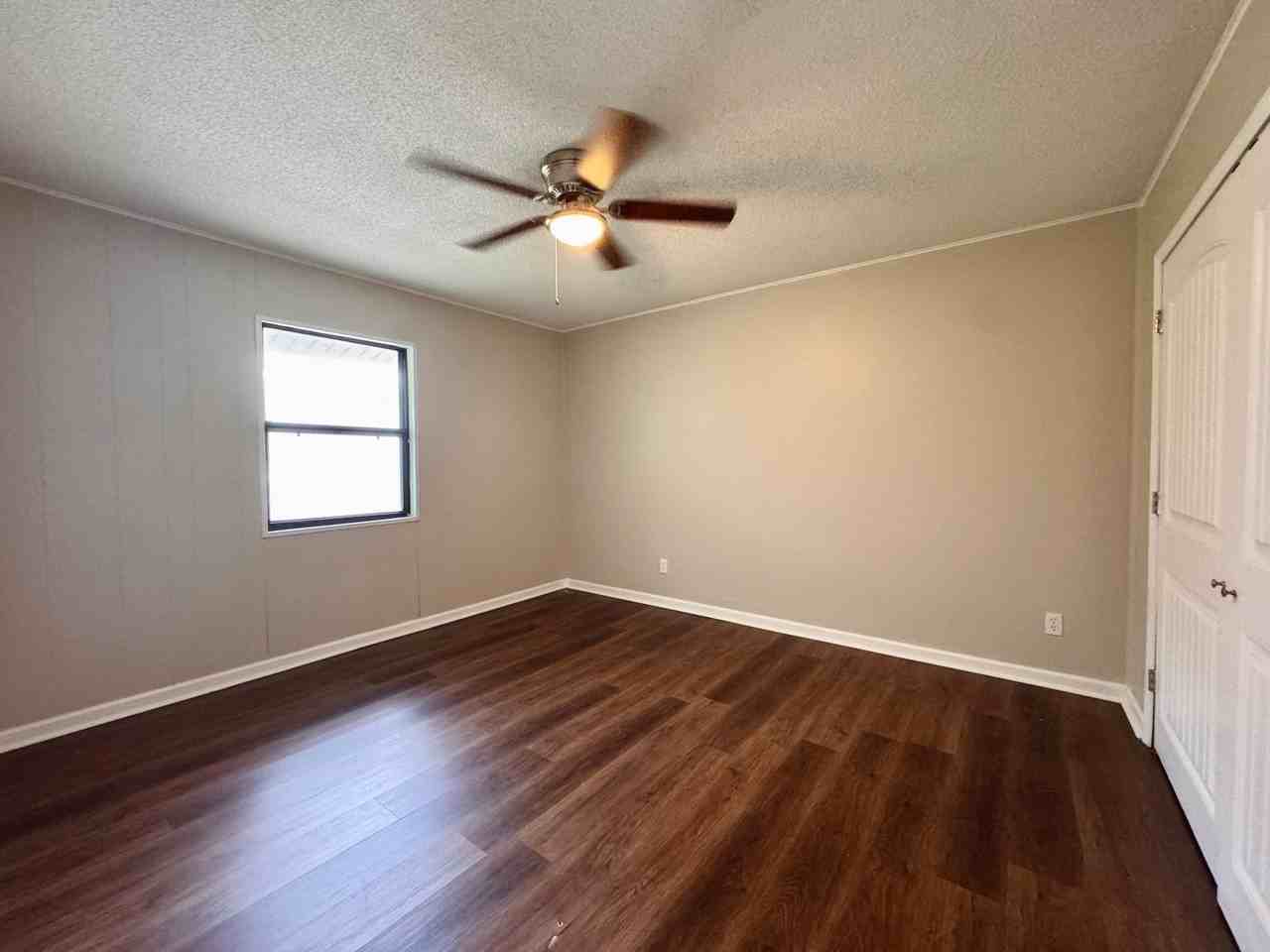 330 S 17th St - Photo 6 of 11