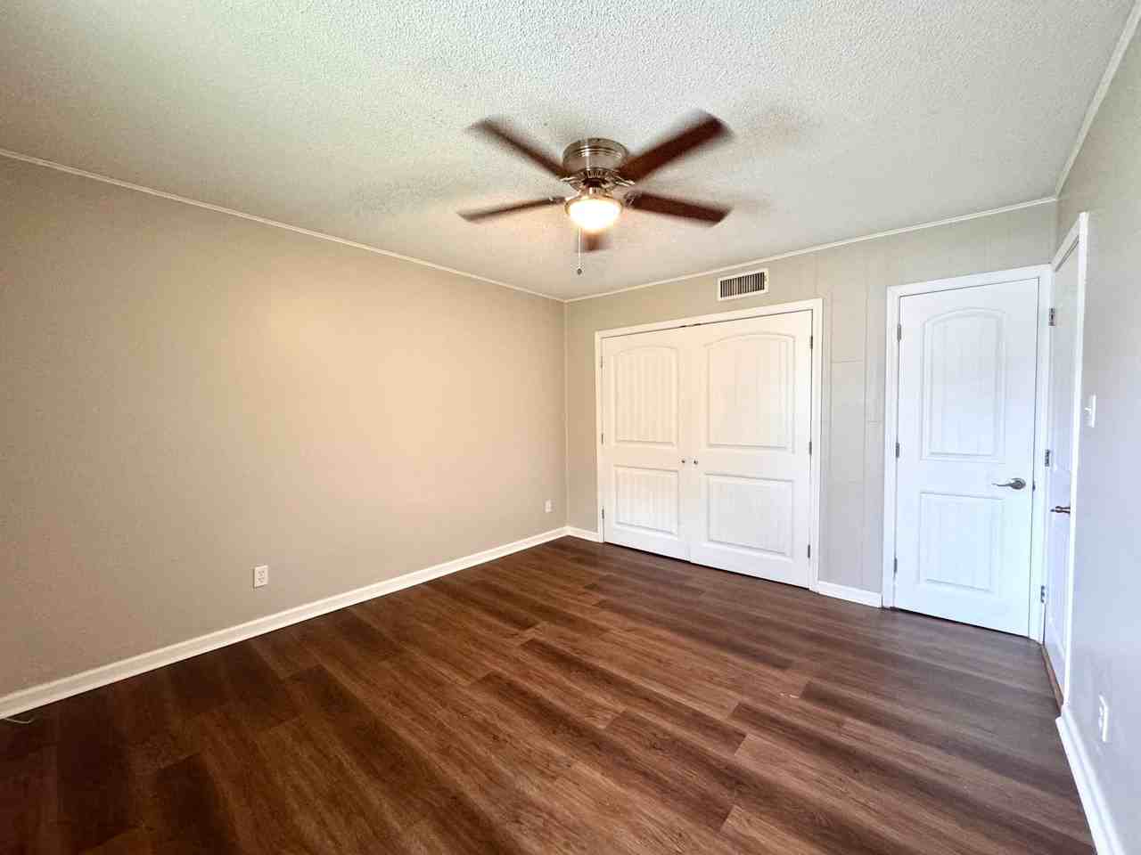 330 S 17th St - Photo 7 of 11