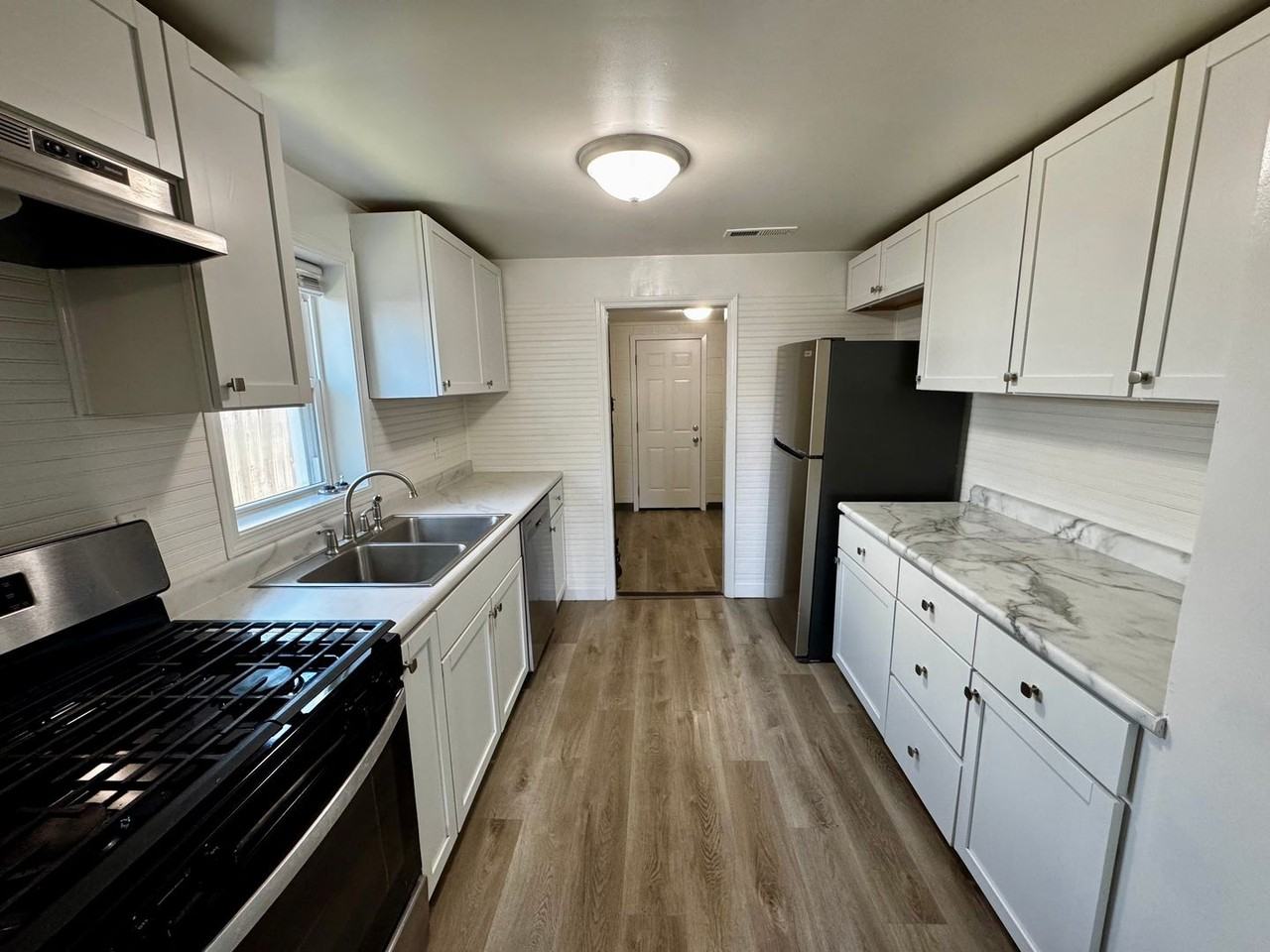 2318 45th St - Photo 2 of 16