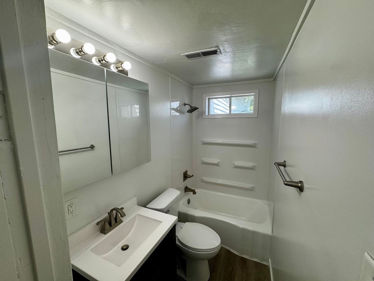 2318 45th St - Photo 3 of 16