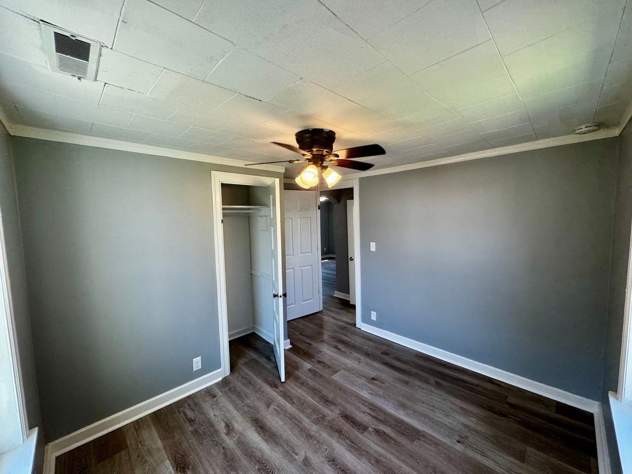 2318 45th St - Photo 4 of 16
