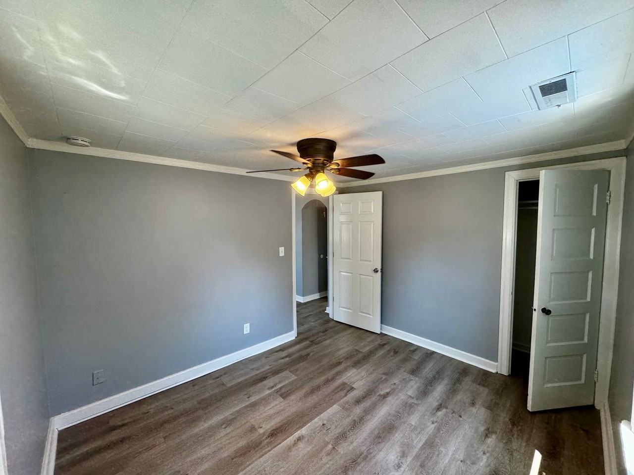 2318 45th St - Photo 5 of 16