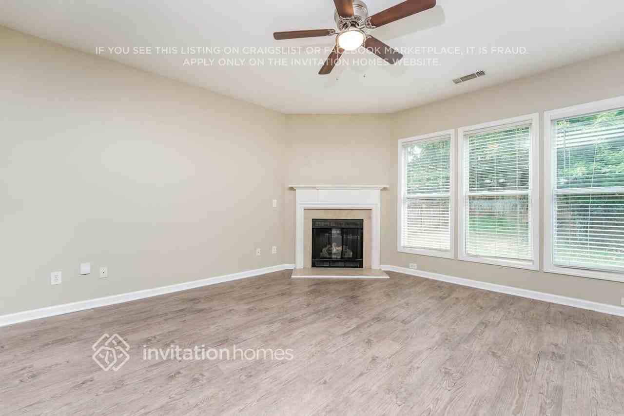 2982 Briaroak Dr - Photo 4 of 18