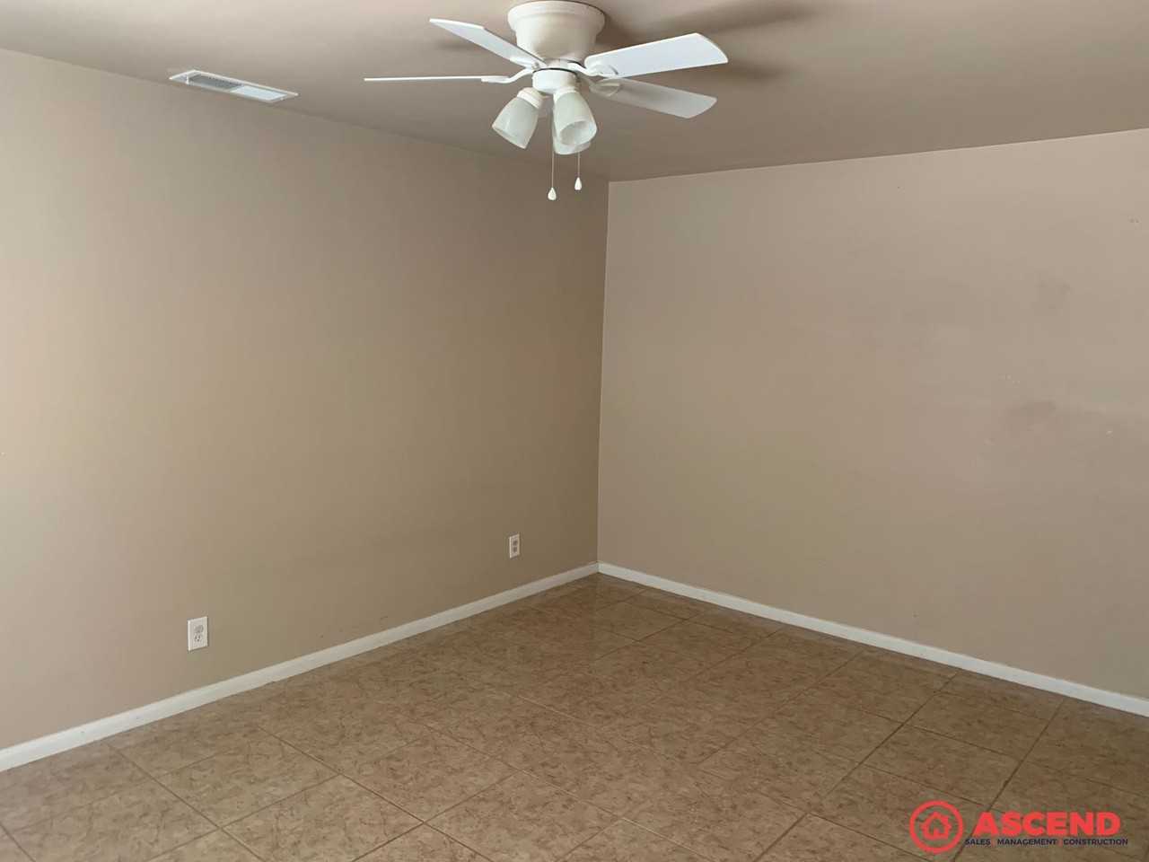 1501 Sheila St - Photo 5 of 9