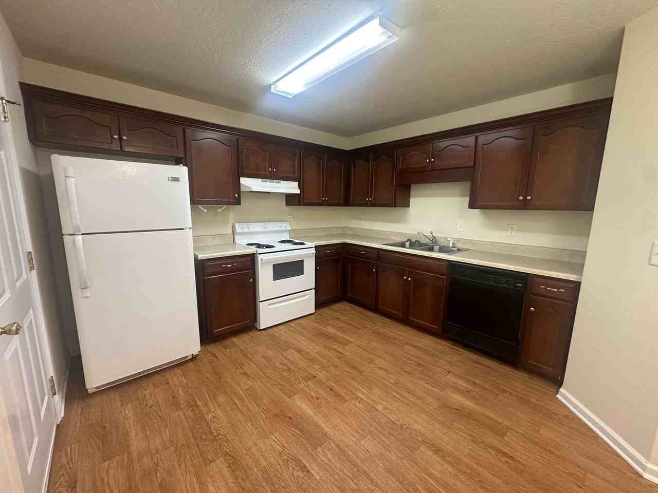 5320 Whisperwood Ct - Photo 4 of 14