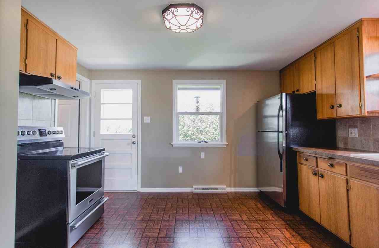 1151 Grant St - Photo 7 of 38