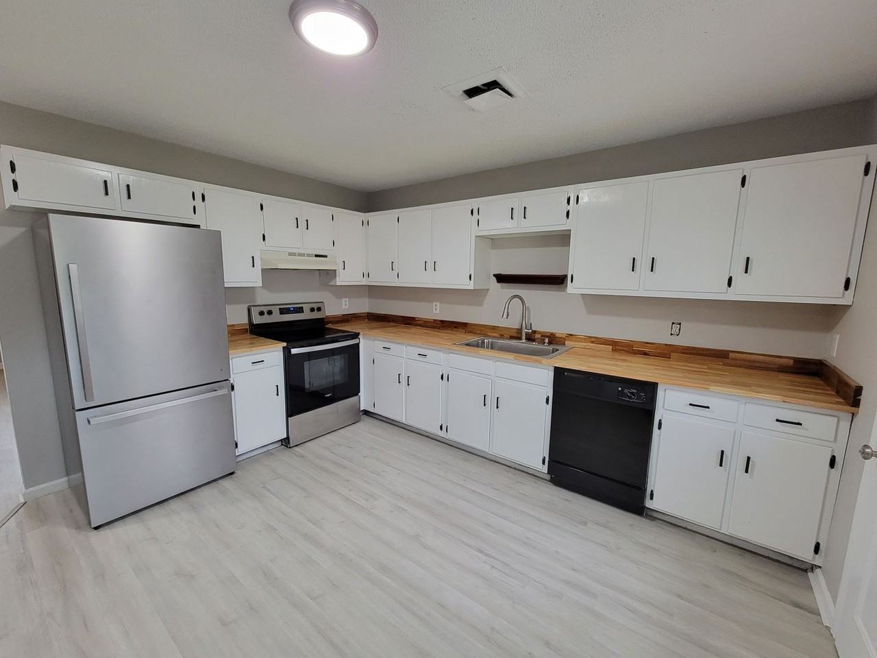 446 9th St Se - Photo 3 of 6
