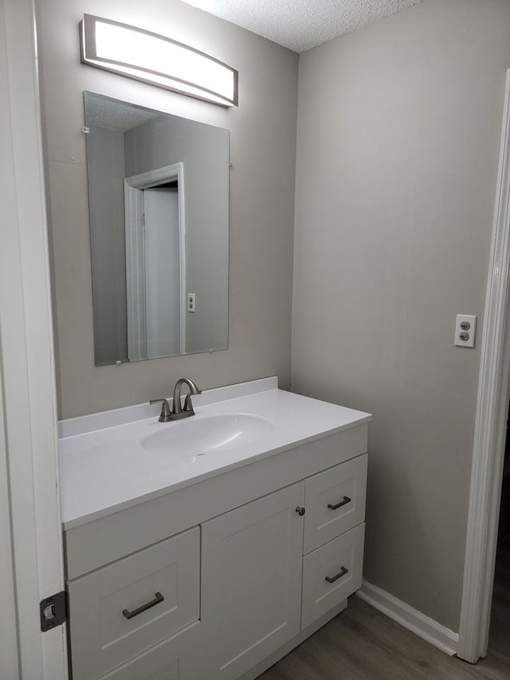 446 9th St Se - Photo 5 of 6