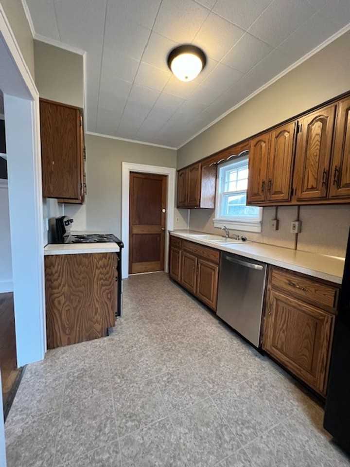 Upper - Photo 6 of 14