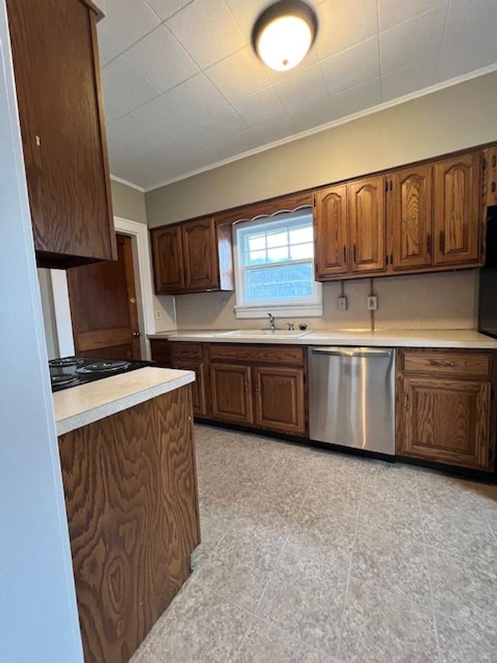 Upper - Photo 7 of 14