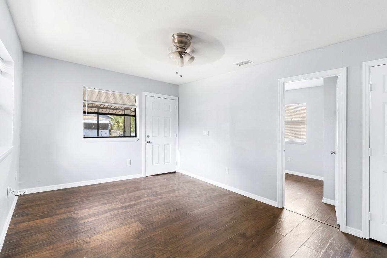 638 W 8th St - Photo 3 of 16