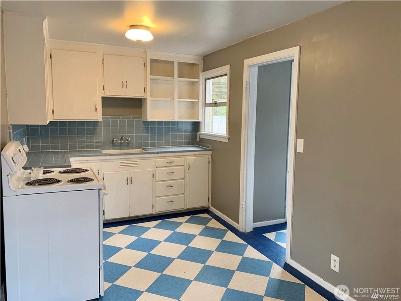 5230 S Dawson St - Photo 3 of 13