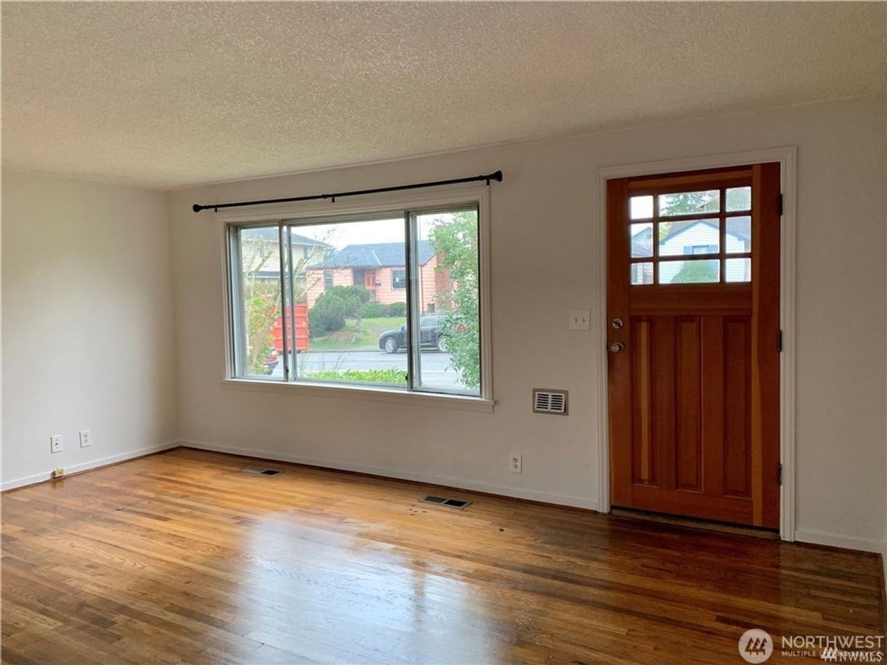 5230 S Dawson St - Photo 4 of 13