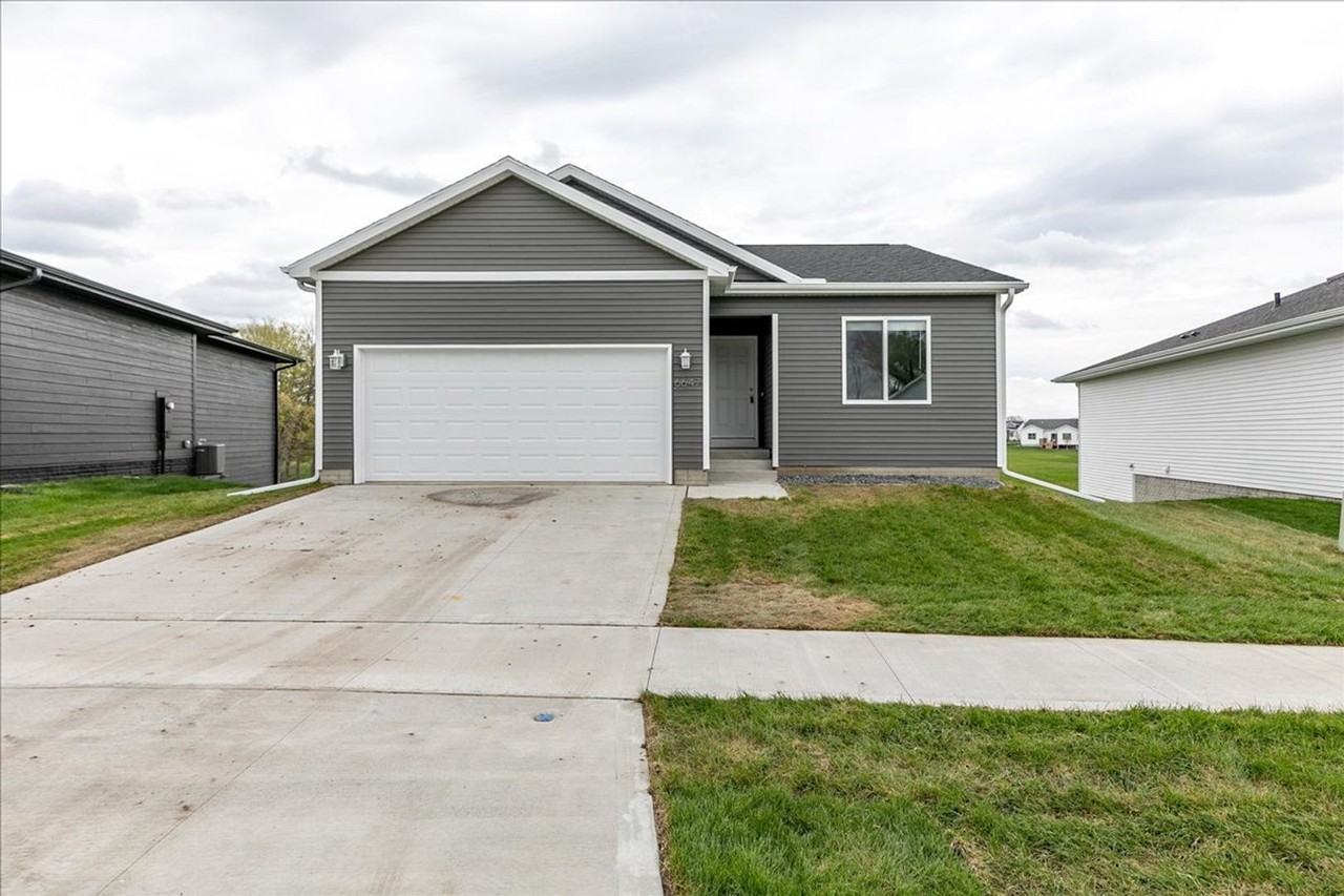 6647 Ne 9th Ct - Photo 2 of 19