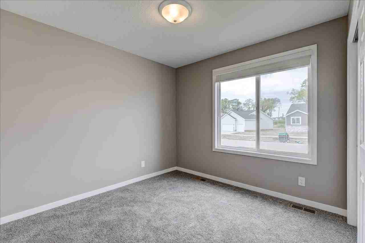 6647 Ne 9th Ct - Photo 3 of 19