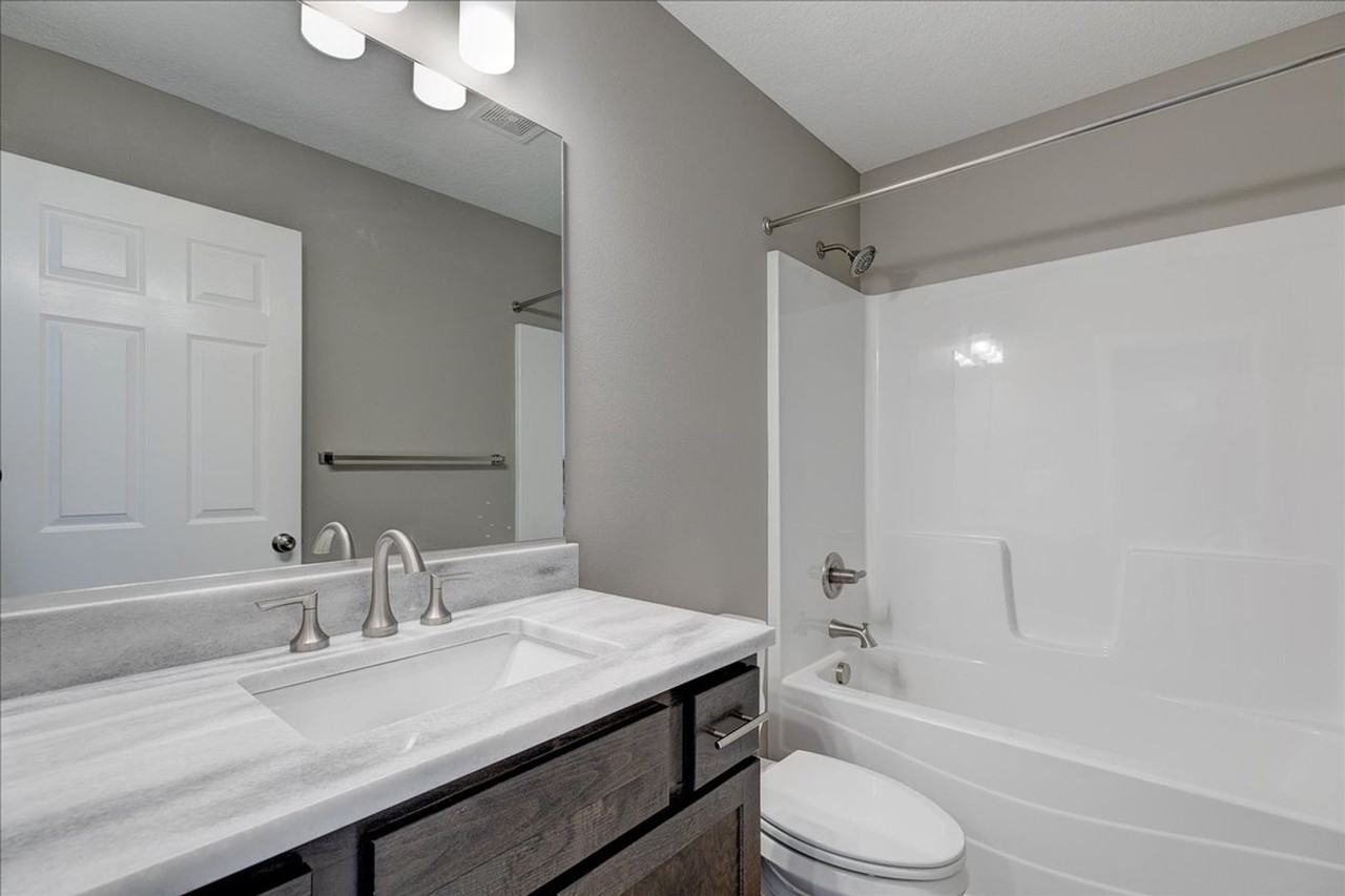 6647 Ne 9th Ct - Photo 4 of 19