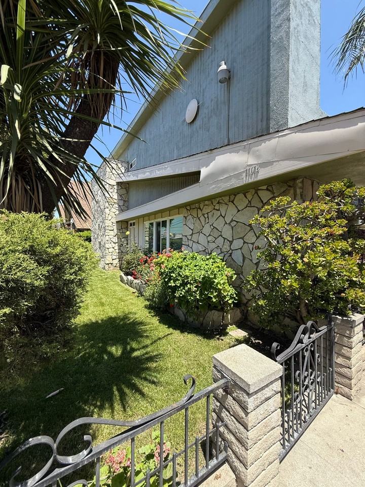 11614 Bellflower Blvd - Photo 5 of 32