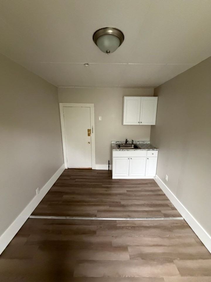 426 Fletcher St - Photo 2 of 5