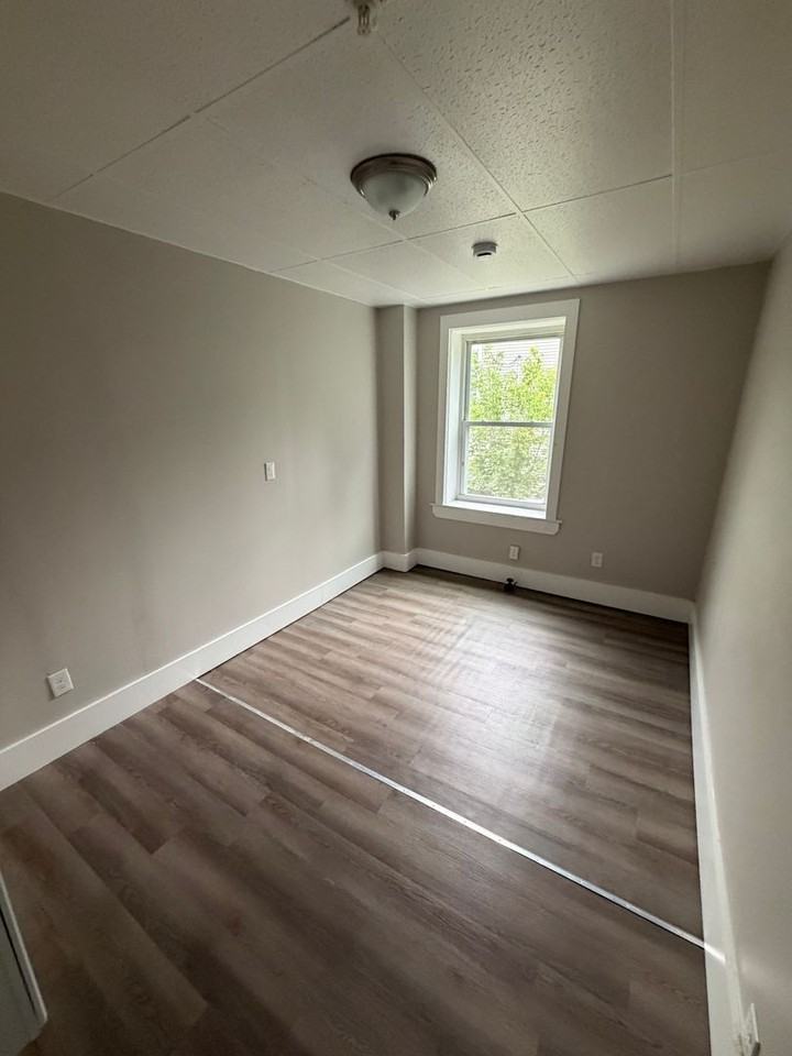 426 Fletcher St - Photo 3 of 5