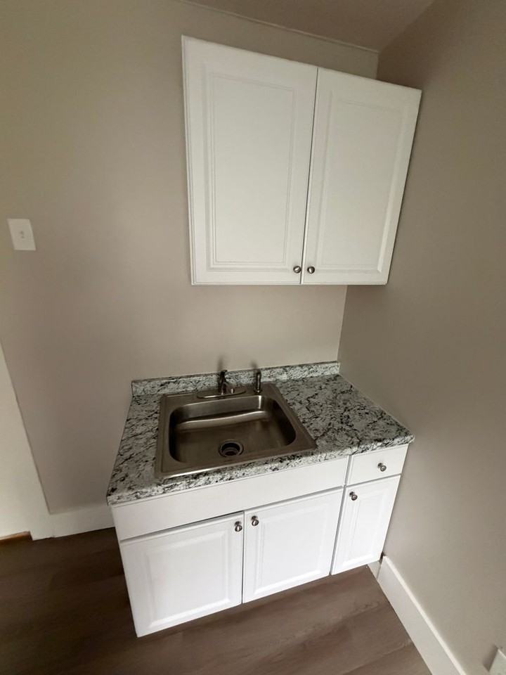 426 Fletcher St - Photo 4 of 5
